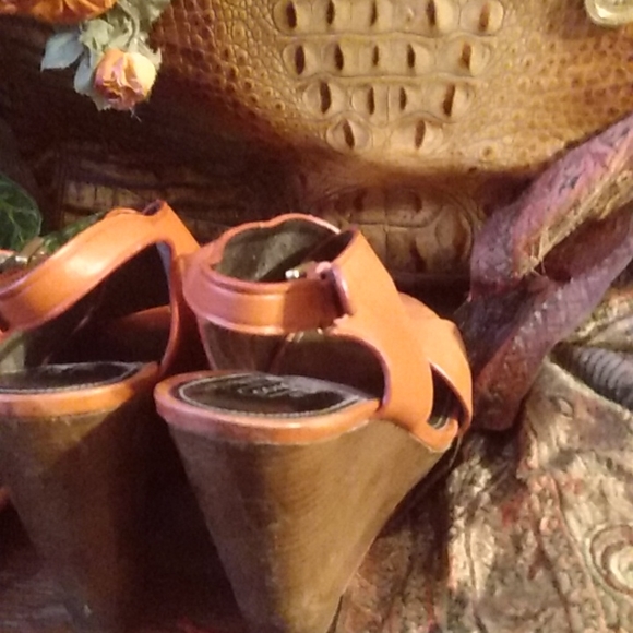 Coral Coach wedges size 8 - Picture 7 of 11